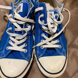 Unisex (Mens size 11) chuck taylor converse sneakers